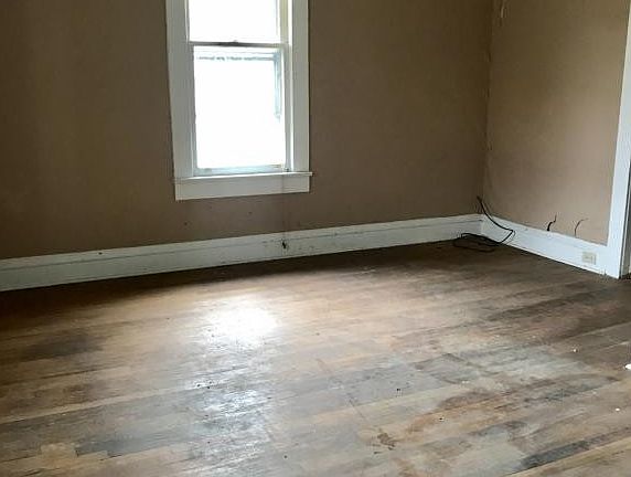 2nd image of 711 Fairview E