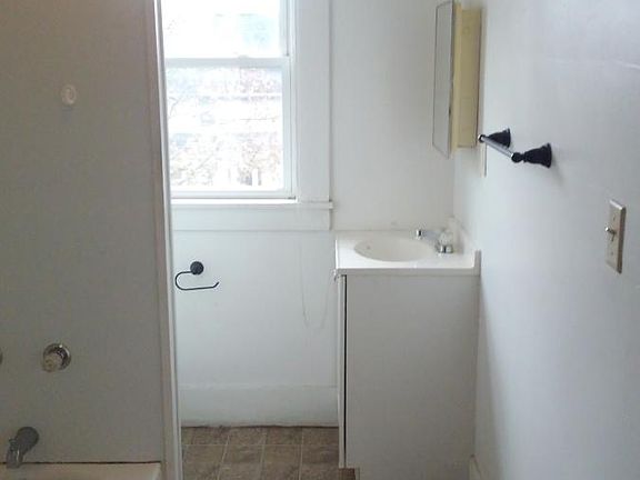 2nd image of 207 N Bentley Ave