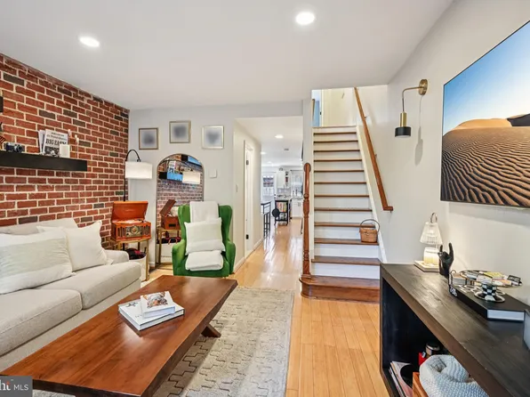 330 W George St, Philadelphia, PA 19123