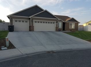 8011 Skagit Dr, Pasco, WA 99301