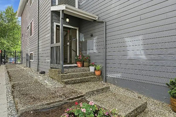 4526 S Henderson St #301 — Photo 4