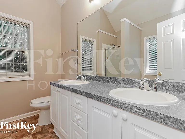 290 Saratoga Ct — Photo 12
