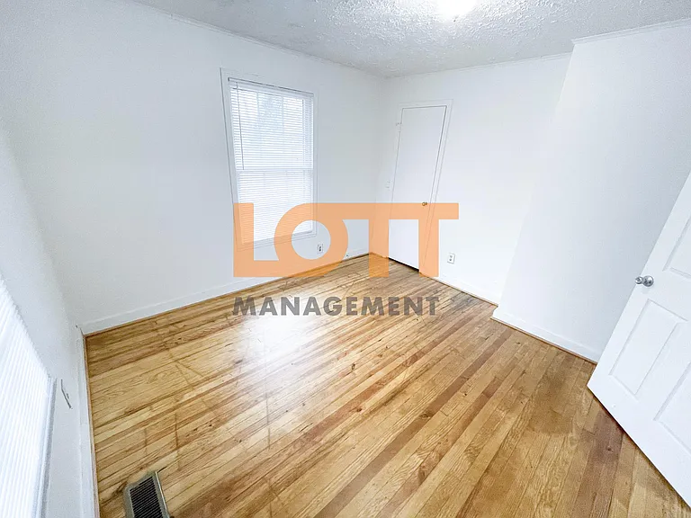 1 Monroe St — Photo 13