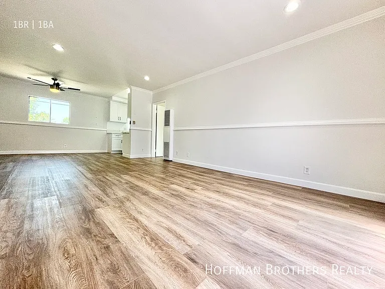 6337 Whitsett Ave #19 — Photo 5