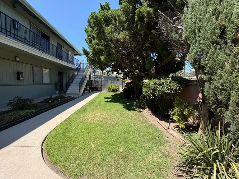 461 E Algrove St #3 — Photo 11