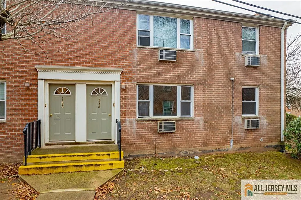 15 York Dr APT 2A photo 1