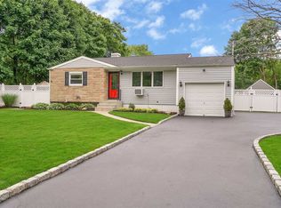 855 Americus Ave, East Patchogue, NY 11772