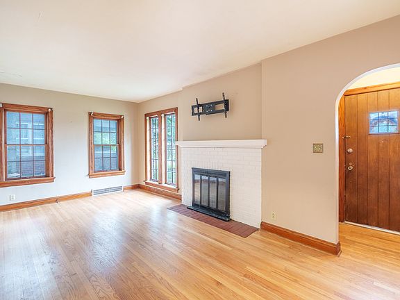 3rd image of 702 N 12th St