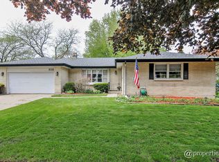 326 N Beck Rd, Lindenhurst, IL 60046