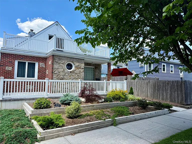 615 W Market St #UPPER — Photo 13