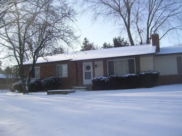 2451 Rushbrook Dr, Flushing, MI 48433