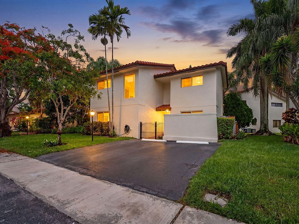1st image of 704 SW 89th Avenue