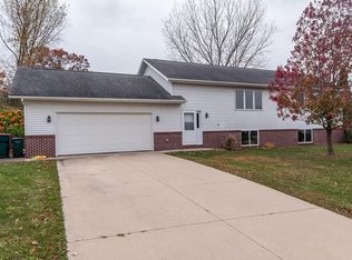 902 E 15th St, Saint Charles, MN 55972