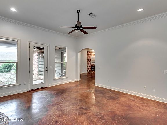 5th image of 115 Diamondback Ln