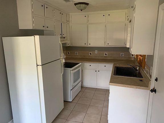 2nd image of 2886 Lenox Ave