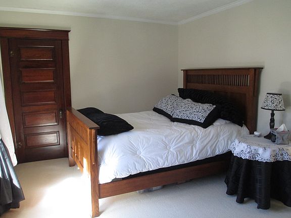 4th image of 256 W Orleans St