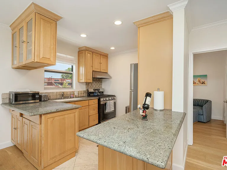 2101 Ocean Ave #17 — Photo 7