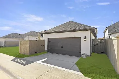 4 bed, 2650 sqft, $3,200 — Photo 2