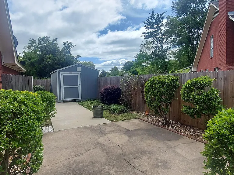 Ridgemar Cir — Photo 2