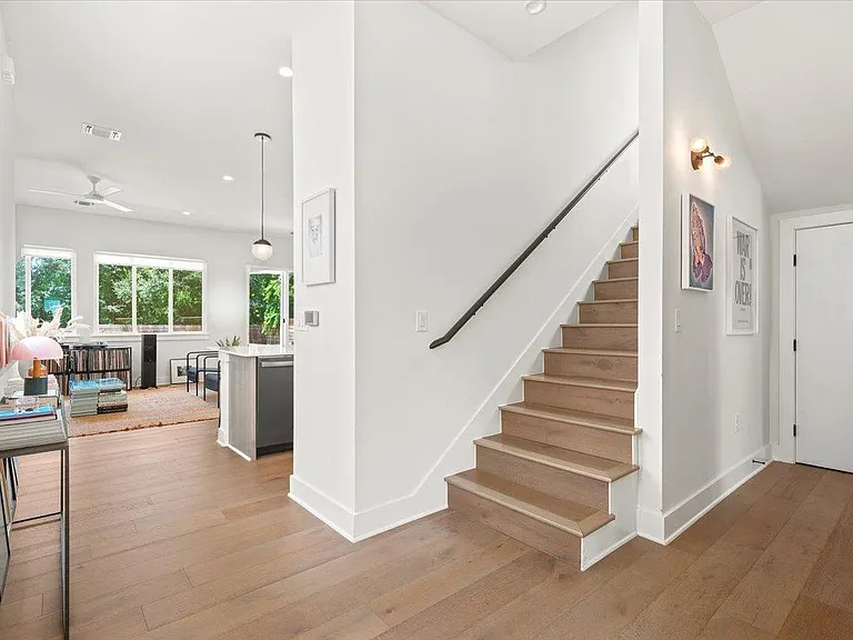 1404 E M Franklin Ave #1 — Photo 9