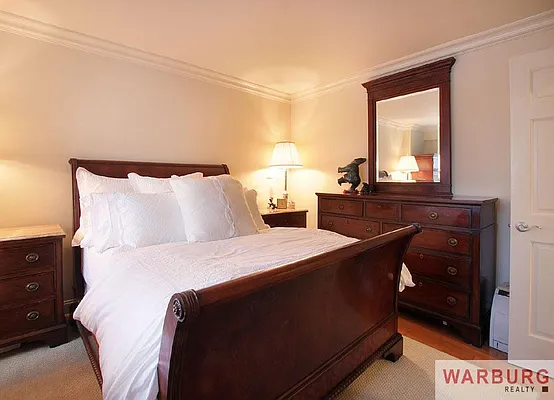 Sold by Warburg | media 9