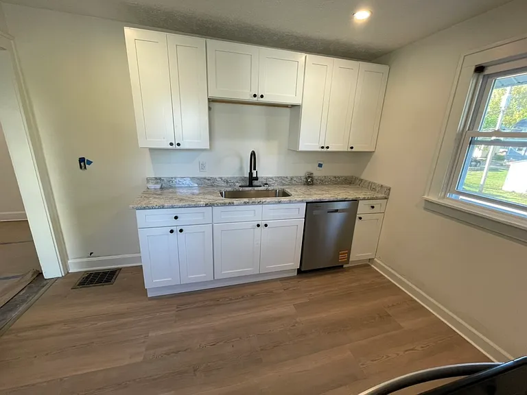 203 1/2 E Hamtramck St #4 — Photo 1