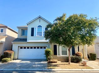 4060 W Apple Tree Ln, Fresno, CA 93722