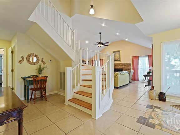 5th image of 10 Pinetree Road