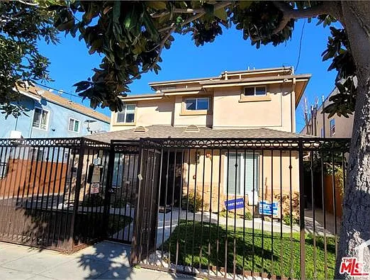 887 E 40th Pl #C — Photo 1