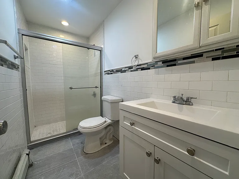 8 Lafayette St #6 — Photo 6