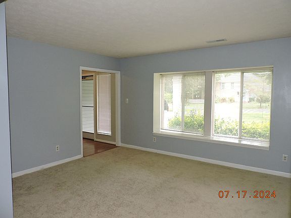 3rd image of 103 N Bowman Ter