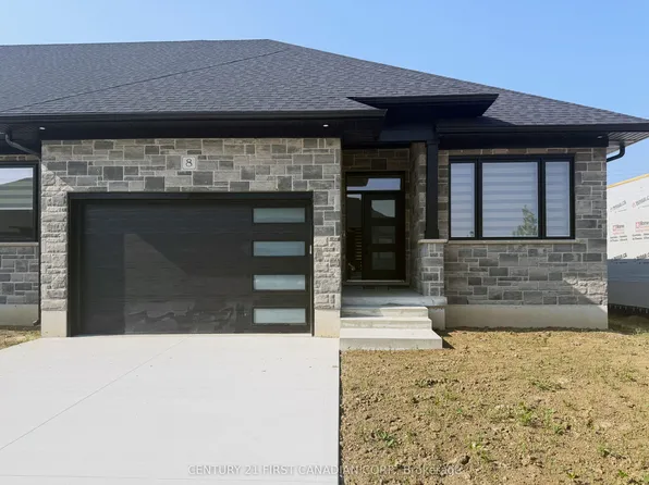 32 Postma Cres #8, North Middlesex, ON N0M 1A0