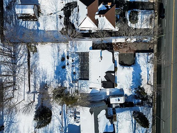 4th image of 604 Topsail Road