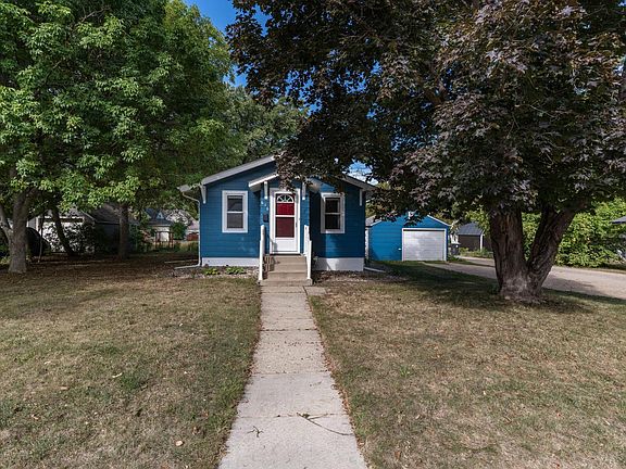 3rd image of 616 Lake St