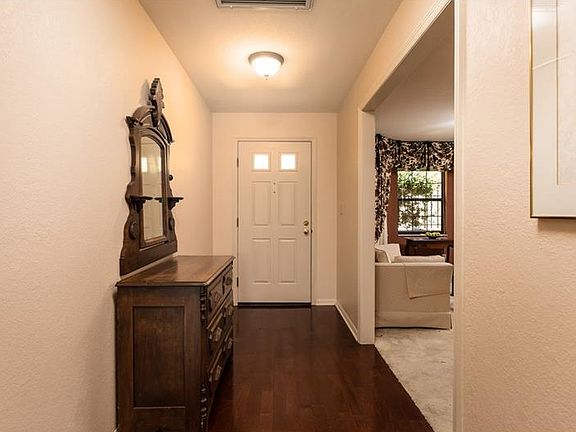 2nd image of 808 Marco Dr NE