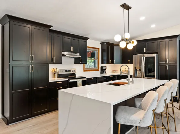 212 Sunrise Ln, Lakeside, MT 59922