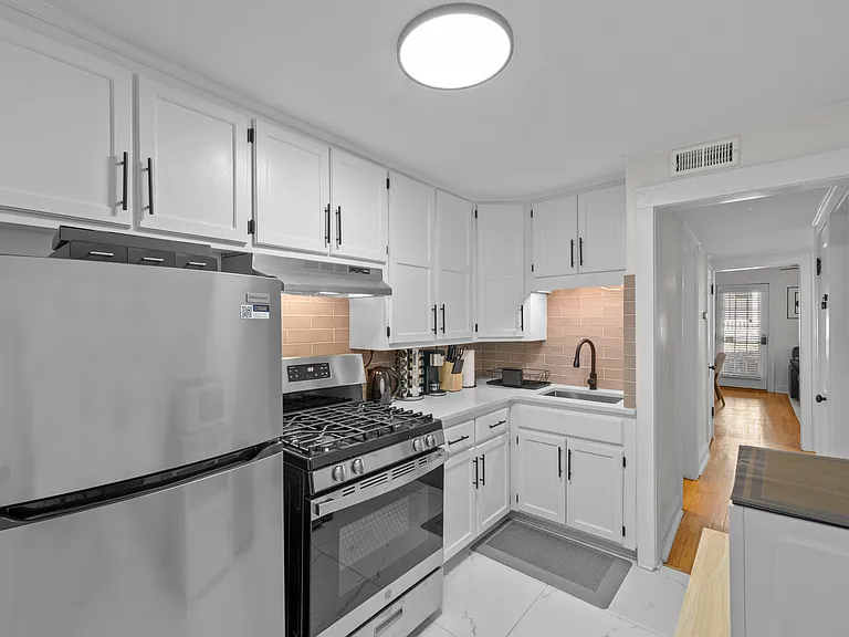 1109 W 41st St #1E — Photo 5