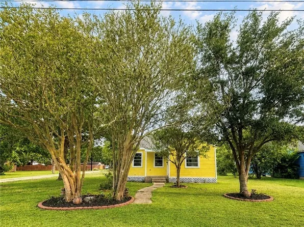 1109 4th St, Palacios, TX 77465