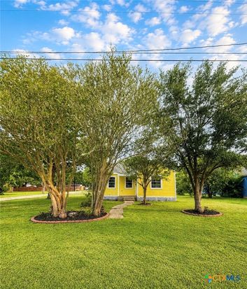 1109 4th St, Palacios, TX 77465