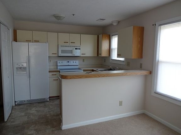 4th image of 962 Stewarts Creek Dr APT 11
