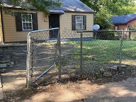 2nd image of 2714 Lola Ave
