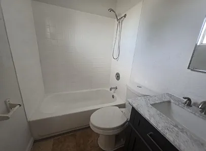 2562 Traction Ave #8 — Photo 6