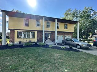 60 Chapel Woods, Williamsville, NY 14221