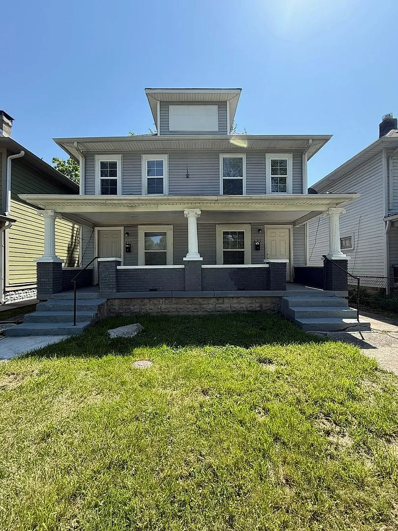 Newly Renovated 3BR/1BA Townhome near Downtown Indy — Photo 3