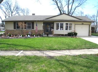 521 Briarwood Ln, Elk Grove Village, IL 60007