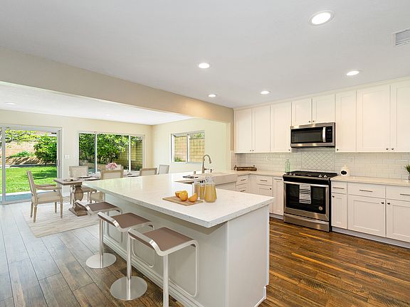 4th image of 1635 La Mesa Dr