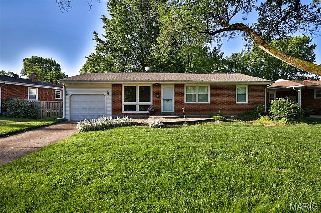 618 Roanoke Dr photo 1
