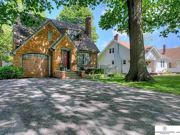 3rd image of 853 S 52nd St