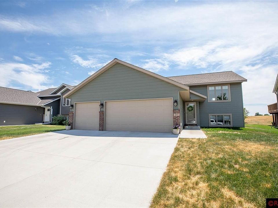 1st image of 217 Cypress Dr