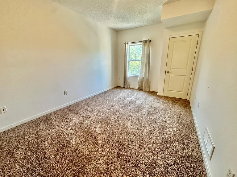 619 8th St SE #309 — Photo 13